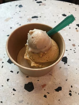 Pumpkin spice with a free sample of Haselnut   at Eisbrunnen - Vegan Ice Cream in Munich