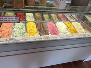 Different ice creams  at Eisbrunnen - Vegan Ice Cream in Munich