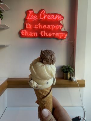 Ice cream - vanilla and stracciatella   at Eisbrunnen - Vegan Ice Cream in Munich