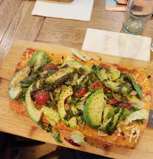 Avocado pinsa vegan at Cafe Del Sol Köln Hürth in Huerth