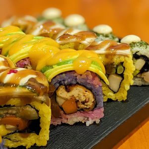 Vegan Roll in Calimix: Seaweed beancurd in spicy sauce with cucumber and carrot, topped with avocado and spicy mayonnaise at SushiLAB in Hanoi