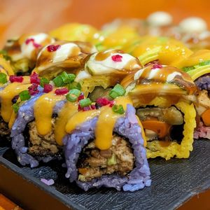 Vegan Roll in Calimix: Taro, vegan ham, tofu, mushroom, onion, betel leaf, and spicy mayonnaise at SushiLAB in Hanoi