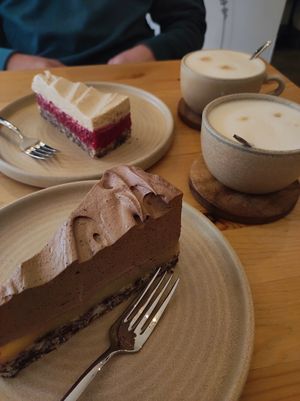 Apfel-Schoko-Kuchen und Himbeer-Mandel-Kuchen at Pustekuchen in Ludwigsburg