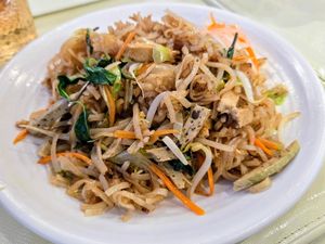 (C1) Veggie Shredded Chicken and Veggie Vietnamese Sausage Pad Thai 素雞絲扎肉炒金邊粉 (Photo by 素Good) at Hong Quyen Veggie - 越式素食 in Hong Kong Island
