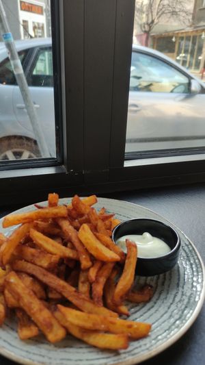 Fries with the best garlic sauce 😋 #Veganuary at Street Food in Sofia