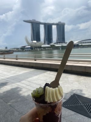 Make your own açai  at The BerrySpot - Esplanade in Central Singapore