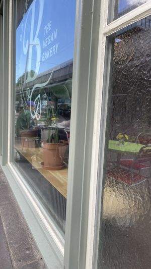 Alles Vegan mit viel Platz  at Bakery Bakery  - ThreeOfive in Zurich