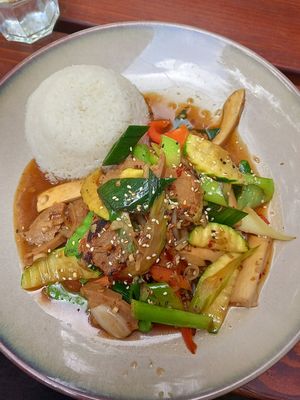 #54 vegan chicken in the wok 11,90€ at The Vegan Monkey in Berlin