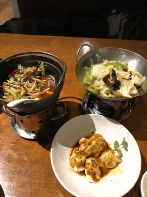 These pots all a bit too oily  at Zǎozǐ Shù - Vegetarian Life Style - JiangNing in Shanghai