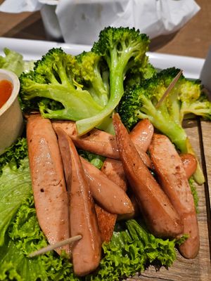 Broccoli and Franks.  ~ 31/10/23 at VEGANBURG - Woodleigh Mall in Central Singapore