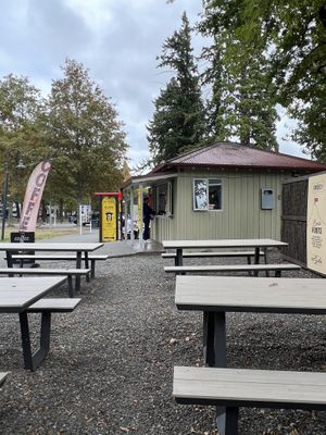 Outside seating  at Pj's Pies in Hanmer Springs