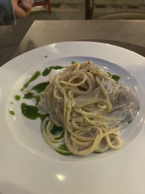 Spaghetti cashew e pepe  at Il Piatto Sbeccato in Udine