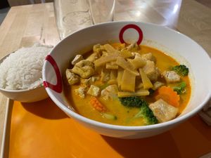 Yellow coconut Tofu curty  at Ra'mien in Vienna