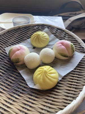 The yellow ones are not vegan! But the “peaches” aree  at Jigoku Mushi - 地獄蒸し工房 鉄輪 in Beppu