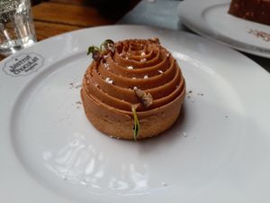 Maroni-blueberry-creme tartlett at Bistrot and Chocolat in Strasbourg