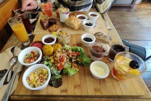 Brunch végétarien (haut) et Brunch vegan (bas) at Bistrot and Chocolat in Strasbourg