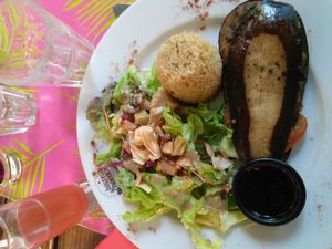 Sandwich d'aubergines et tomates, tapenade et quinoa at Bistrot and Chocolat in Strasbourg
