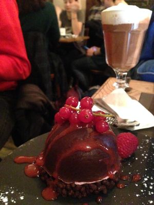 Dôme et chocolat chaud at Bistrot and Chocolat in Strasbourg
