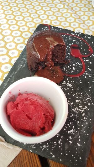 Fondant au chocolate with sauce on top instead of liquid core at Bistrot and Chocolat in Strasbourg