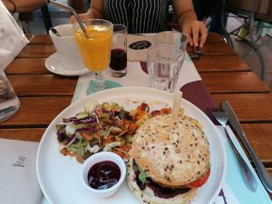 Vegan burger at Bistrot and Chocolat in Strasbourg