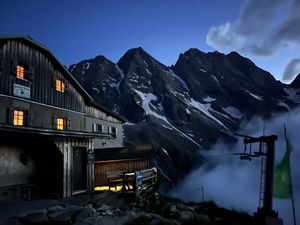 Greizer Hütte at night at Greizer Hütte  in Mayrhofen