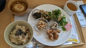 Set meal at Genmai Cafe in Osaka