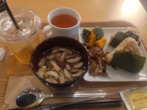 The lunch set menu  at Genmai Cafe in Osaka