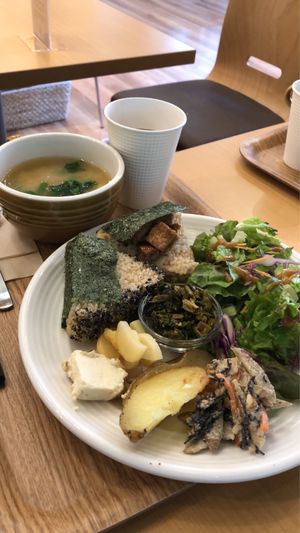 Comida japonesa, versión vegana at Genmai Cafe in Osaka