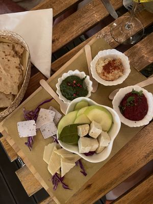 Tabla de quesos vegana  at ARUTAS Bistrot and Cocktail Bar in La Maddalena