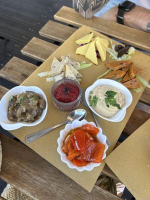 Tagliere di formaggi vegetali   at ARUTAS Bistrot and Cocktail Bar in La Maddalena