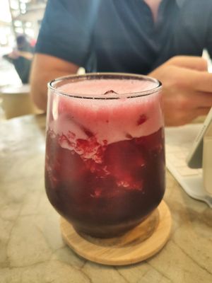 Raspberry hibiscus tea #Veganuary at Grounded  in El Nido