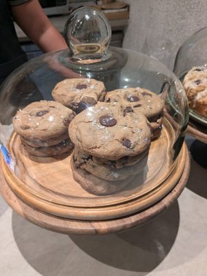 Choc chip cookies at Grounded  in El Nido
