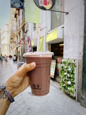 Açai smoothie  at La Canela Biocentro in Madrid