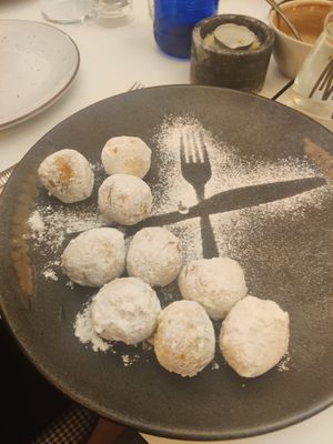 Mini doughnuts filled with caramel at Pastan Barcelona in Barcelona