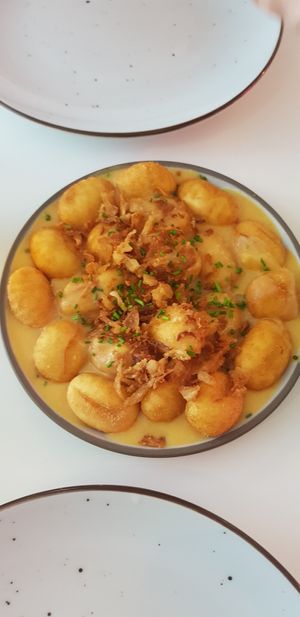 Gnocchi amb salsa de formatge (cheese sauce) at Pastan Barcelona in Barcelona