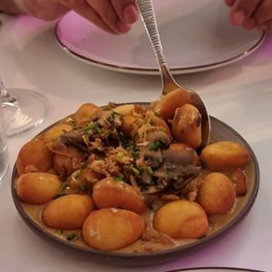 Gnocchi frito com salsa de cogumelos at Pastan Barcelona in Barcelona