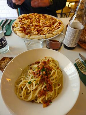 Carbonara & pizza at Pastan Barcelona in Barcelona