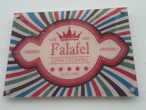 Tiny sign outside the entrance at Barra Falafel Zona Colonial in Santo Domingo