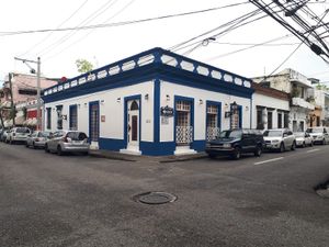 The restaurant from the outside at Barra Falafel Zona Colonial in Santo Domingo