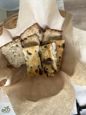 Homemade bread and crackers  at OliVia in Legnano