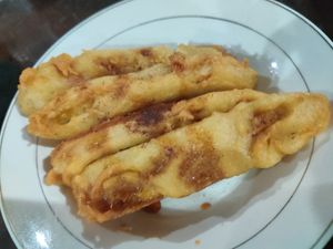 Fried Banana with caramel and cinnamon at Siboghana Waroeng in Ubud