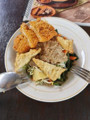 Gado Gado with crispy mushroom and tempeh at Siboghana Waroeng in Ubud