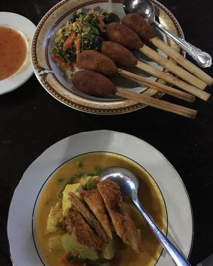 Curry and some deep fried kebab like item at Siboghana Waroeng in Ubud