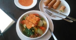 Vegetable soup and lumpia at Siboghana Waroeng in Ubud
