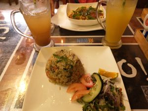 Arroz misto frito com lentilha, ervilha e grão de bico at Restaurante Bar Tablas Choo in Quepos