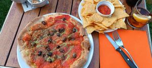 Pizza Monterosso con nachos e salsa piccante at Luppoleria in Piacenza