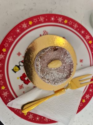 Strawberry art cake at Aj Zdravo Coffee and Cake Shop in Novi Sad