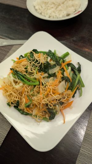 fried noodles with vegetables at Healthy Eatery & Beverage in Sapa