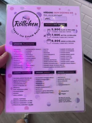 The Ice-Cream Rolls options  at Röllchen in Hamburg