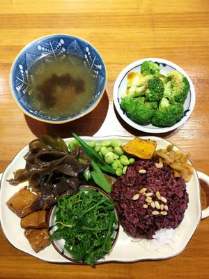 'coconut pinenut rice' with side dishes and soup at Xiafei Valley Fashion Vegetable Cuisine - 霞飛谷時尚蔬食料理 in Hualien